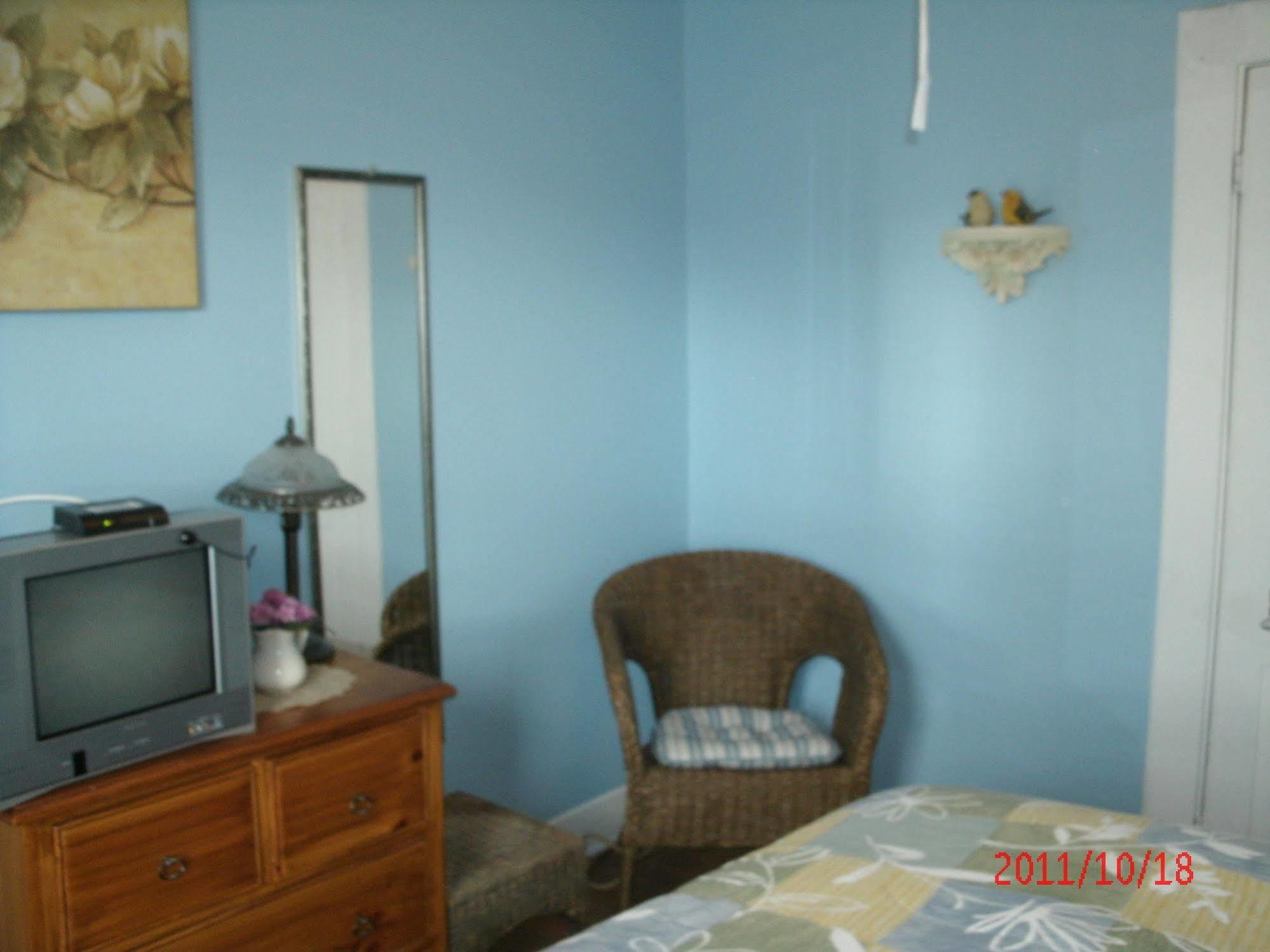 Ici Et Maintenant Bed & Breakfast Magog Exterior photo